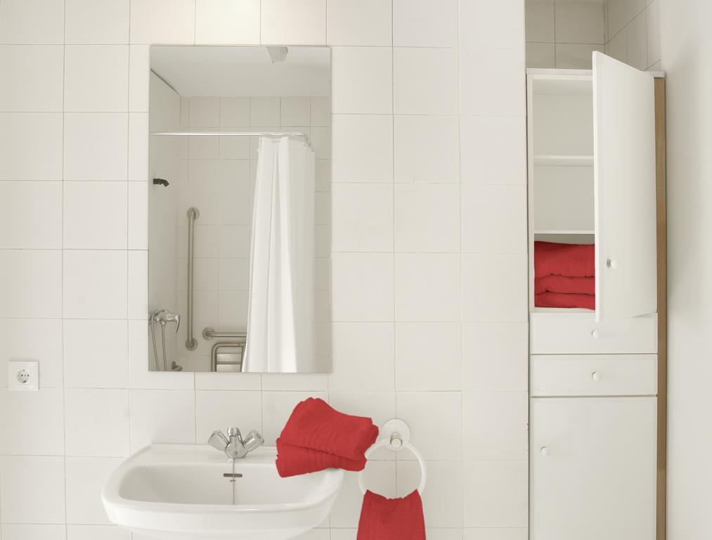 Residencia Universitaria Pare Claret Girona Oda fotoğraf